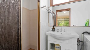 Shower, hair dryer, towels