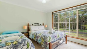 4 habitaciones, tabla de planchar con plancha y cuna de viaje 