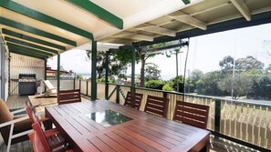 Outdoor dining - Seaview by Experience Jervis Bay (Vincentia)