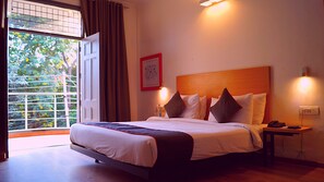 Desk, laptop workspace, rollaway beds, free WiFi