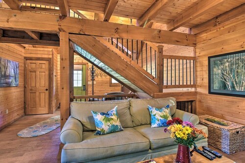 Cozy Country Cabin w/Wrap Around Porch – 15 Mins to Asheville!