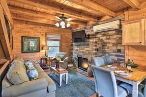 Smart TV, fireplace