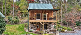 Chanterelle Cabin w/Hot Tub, Fireplace - Near Asheville!