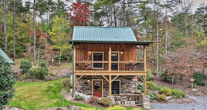 Chanterelle Cabin w/Hot Tub, Fireplace - Near Asheville!