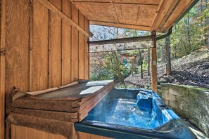 Outdoor spa tub - Elk Path Cabin w/ Hot Tub & Fireplace – 15 Mi to Asheville (Weaverville)