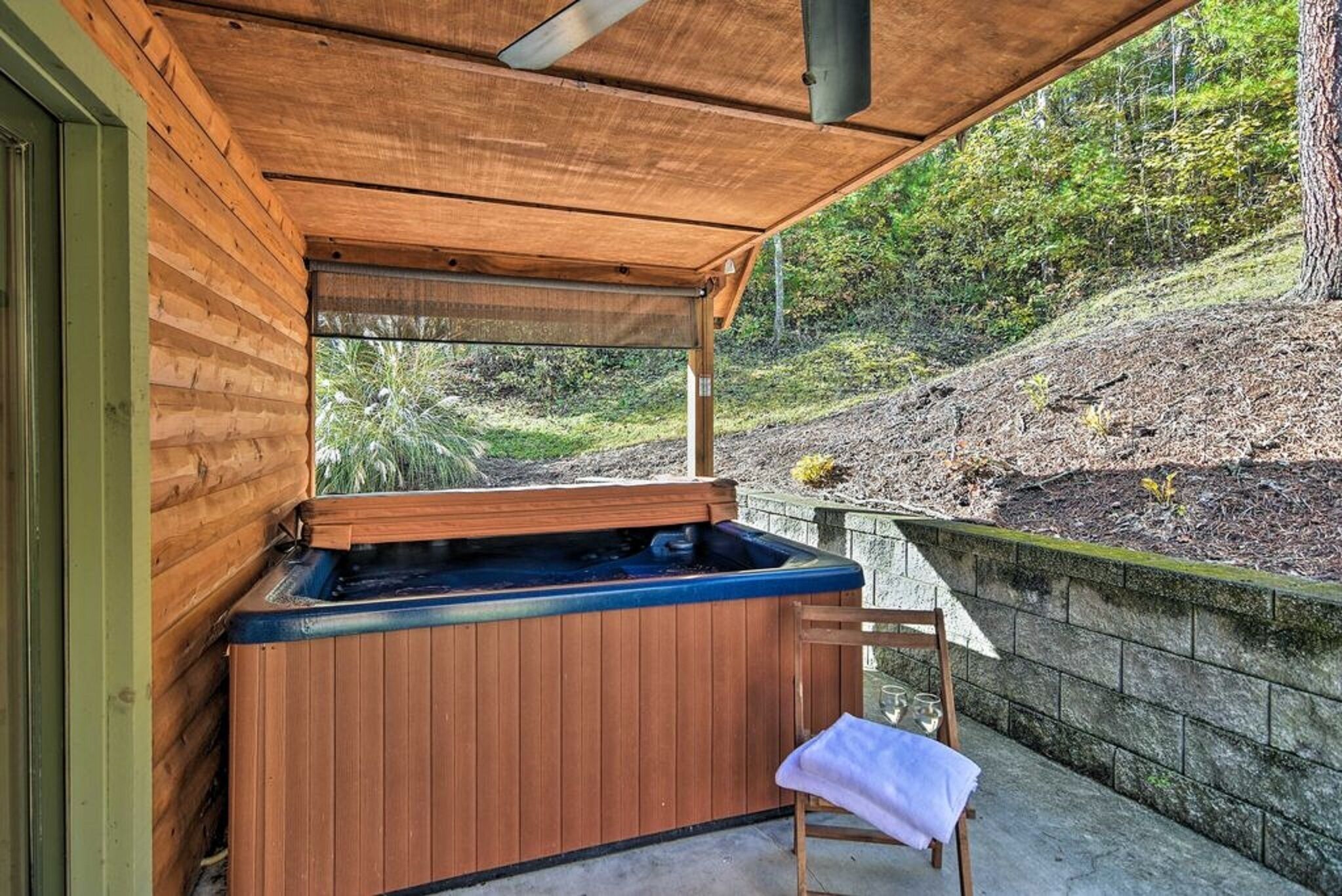 Outdoor spa tub