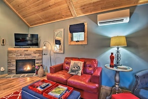 Smart TV, fireplace