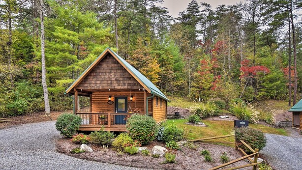 A log cabin with a porch, surrounded by a gravel driveway and landscaped garden. - Dog-Friendly Weaverville Cabin King Bed,Hot Tub&FP (Weaverville)