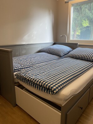 2 bedrooms, iron/ironing board, free WiFi, bed sheets