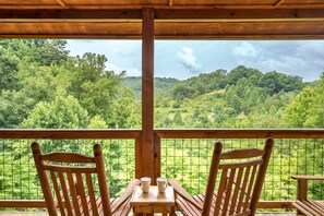 Property grounds - Game Room with Pool Table and Arcade. Theater room. Private Hot tub. (Sevierville)