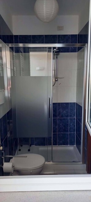 Free toiletries, bathrobes, towels