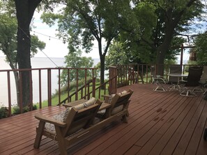 Outdoor dining - House on Lake Winnebago (Chilton)