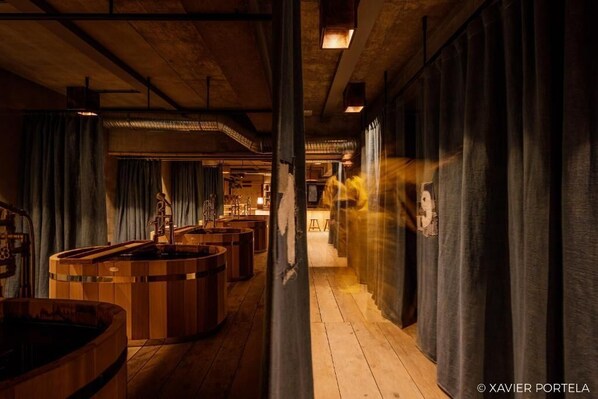 Sauna, massages aux pierres chaudes, massages des tissus profonds