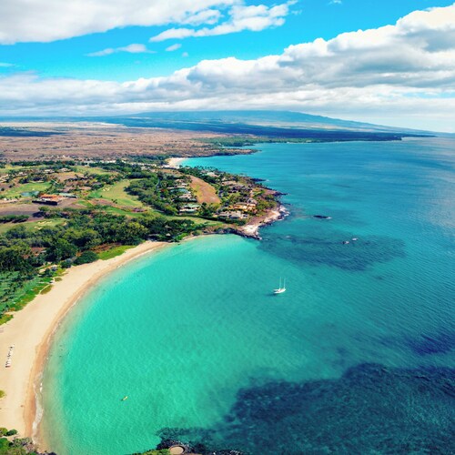 Hale O Ka Lau: A spacious 3BR condo in Mauna Lani, perfect for 6 guests.