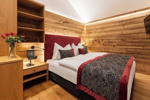 3 quartos, cofres nos quartos, ferros/tábuas de passar roupa