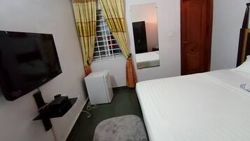 Standard Suite | Minibar, desk, blackout drapes, soundproofing