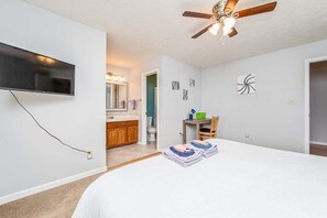 4 habitaciones, tabla de planchar con plancha, wifi y ropa de cama 