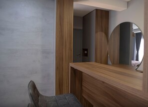 Apartament bàsic | Sala d'estar | Televisor LCD de 40 polzades amb canals per cable i televisor