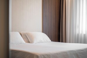 Exclusive Apartment | Minibar, desk, laptop workspace, soundproofing - Lux Apartments (Pristina)