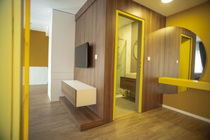 Exclusive Apartment | Minibar, desk, laptop workspace, soundproofing - Lux Apartments (Pristina)