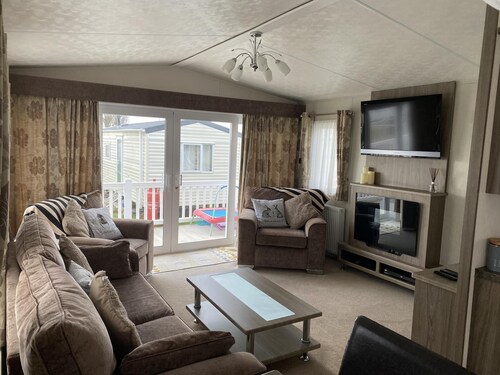 Caravan - Sleeps 6 - Patio, Parking