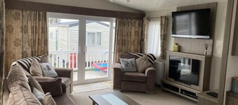 Caravan - Sleeps 6 - Patio, Parking