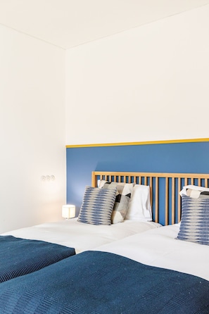Laptop workspace, iron/ironing board, free WiFi, bed sheets