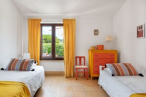 Family Villa, 3 Bedrooms | 3 bilik tidur, langsir/tirai gelap terus, seterika/papan seterika