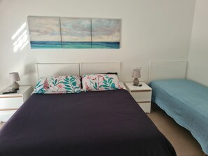 2 室のベッドルーム、旅行用ベビーベッド、WiFi、ベッドシーツ