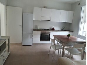 Kühlschrank, Ofen, Herdplatte, Geschirrspüler