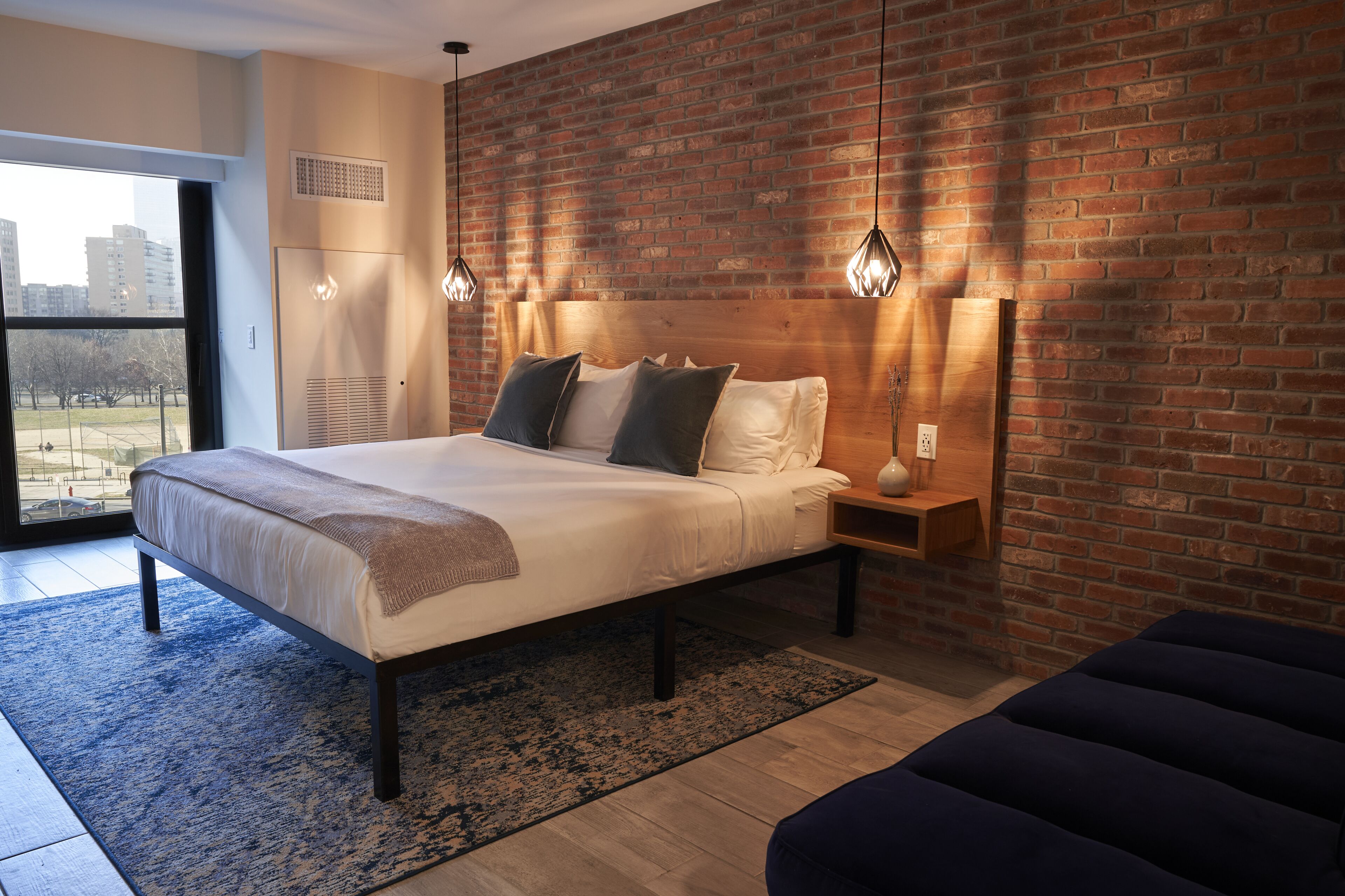 premium room | egyptian cotton sheets, premium bedding, in-room safe, desk