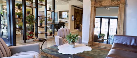 Lobby lounge