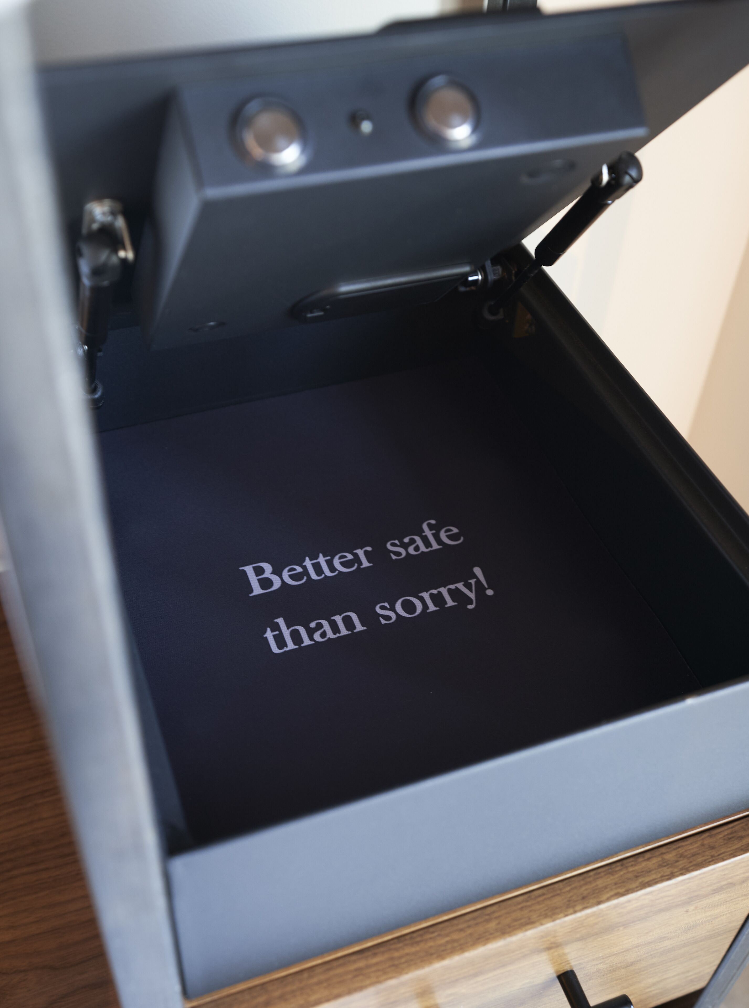 premium room | egyptian cotton sheets, premium bedding, in-room safe, desk