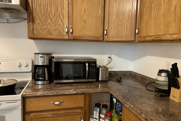 Kylskåp, mikrovågsugn, ugn och spishäll