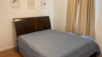 4 slaapkamers, een strijkplank/strijkijzer, gratis wifi, beddengoed