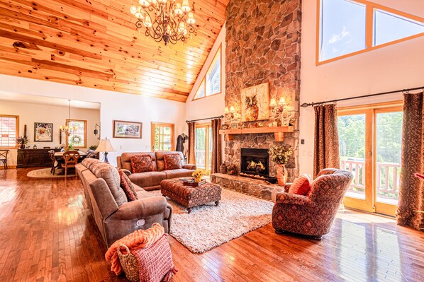 Smart TV, chimenea, videojuegos y oficina