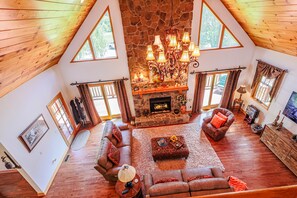 Smart TV, chimenea, videojuegos y oficina