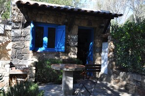 Outdoor dining - La Bergerie Malacucina (Lumio)