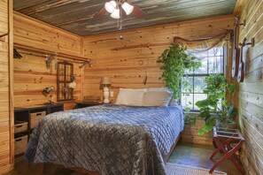 3 bedrooms, desk, free WiFi, bed sheets - Camplee - 50 Acres of Freedom (Zavalla)