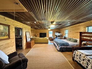 3 bedrooms, desk, free WiFi, bed sheets