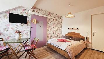 1 chambre, bureau, fer et planche Ă repasser, lit parapluie