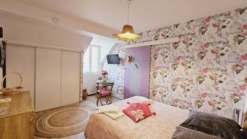 1 chambre, bureau, fer et planche Ă repasser, lit parapluie