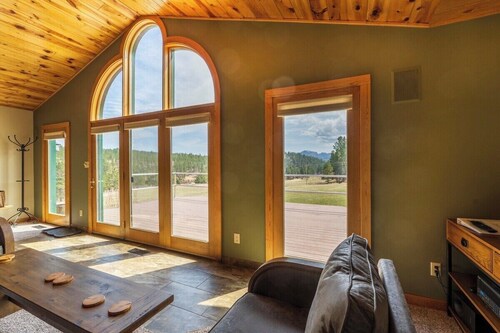 Song Bird Hill | 3 Bed, 3 Bath