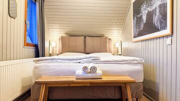 3 bedrooms, travel crib, free WiFi, bed sheets