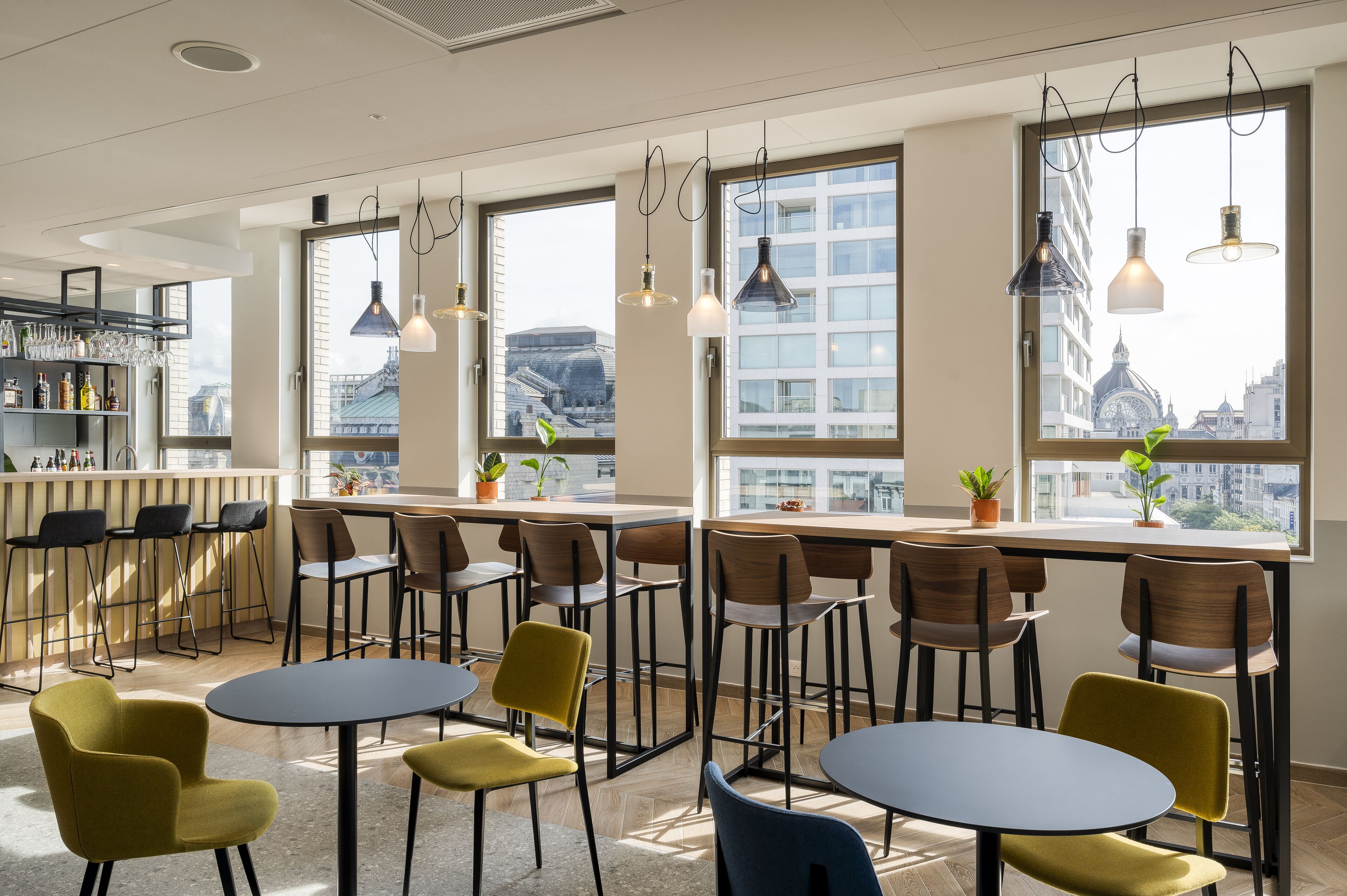 Daily buffet breakfast (EUR 17 per person)