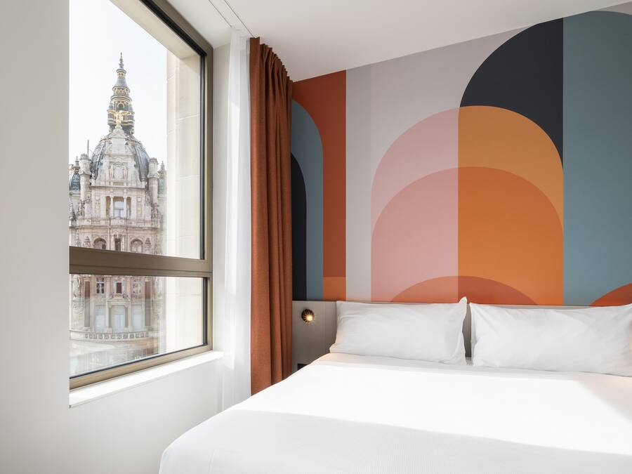 Standard Double Room | Desk, blackout drapes, soundproofing, iron/ironing board