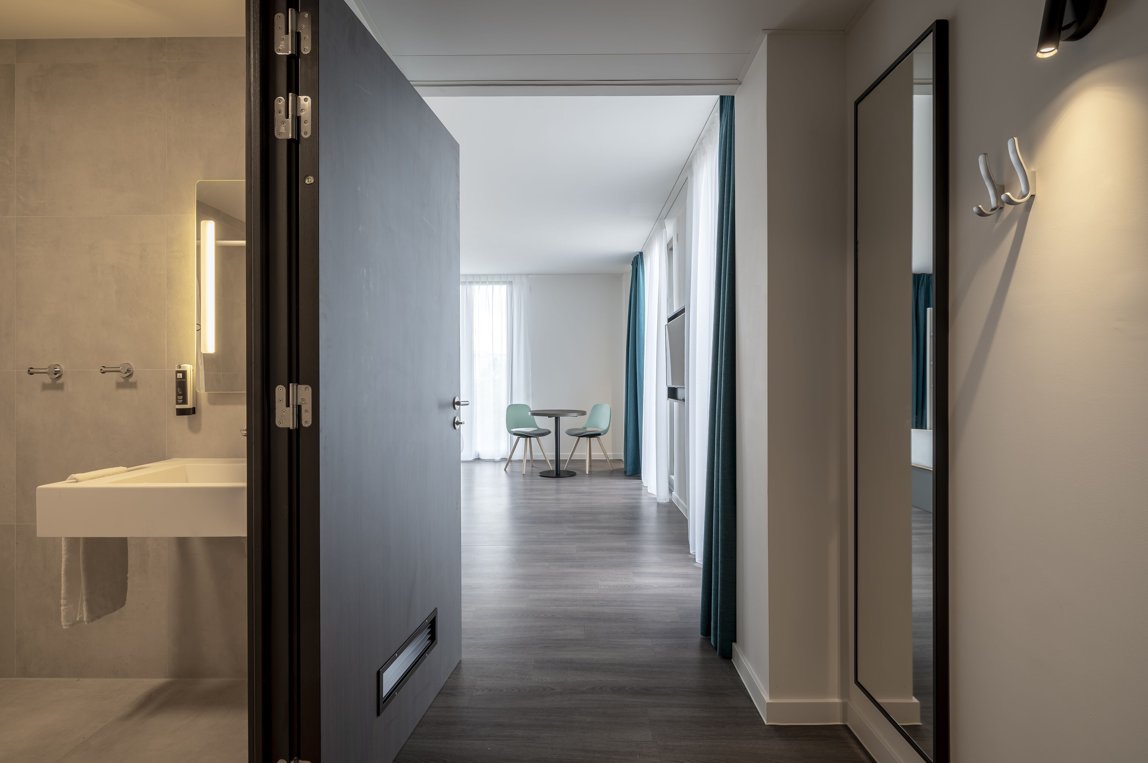 standard double room, accessible | 1 bedroom, desk, blackout curtains, soundproofing