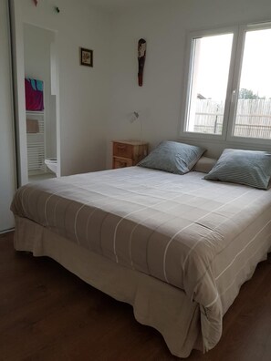 4 chambres, fer et planche à repasser, Wi-Fi gratuit