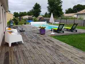 Utomhuspool och uppvärmd pool