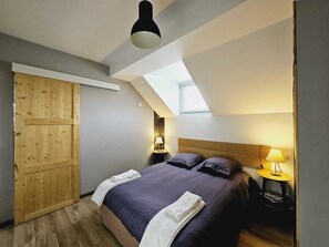 2 bedrooms, iron/ironing board, free WiFi, bed sheets